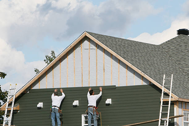 Professional Siding Installation technician working in Nashville, IN